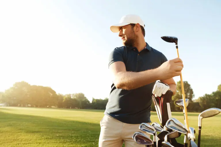 The Benefits of Hiring a Contractor to Build Your Backyard Putting Green
